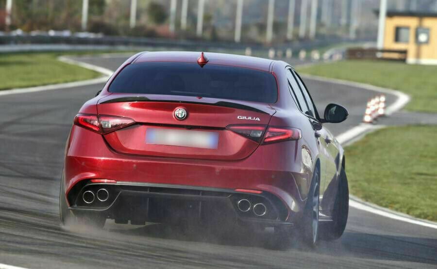 Alfa Romeo Giulia rear wing